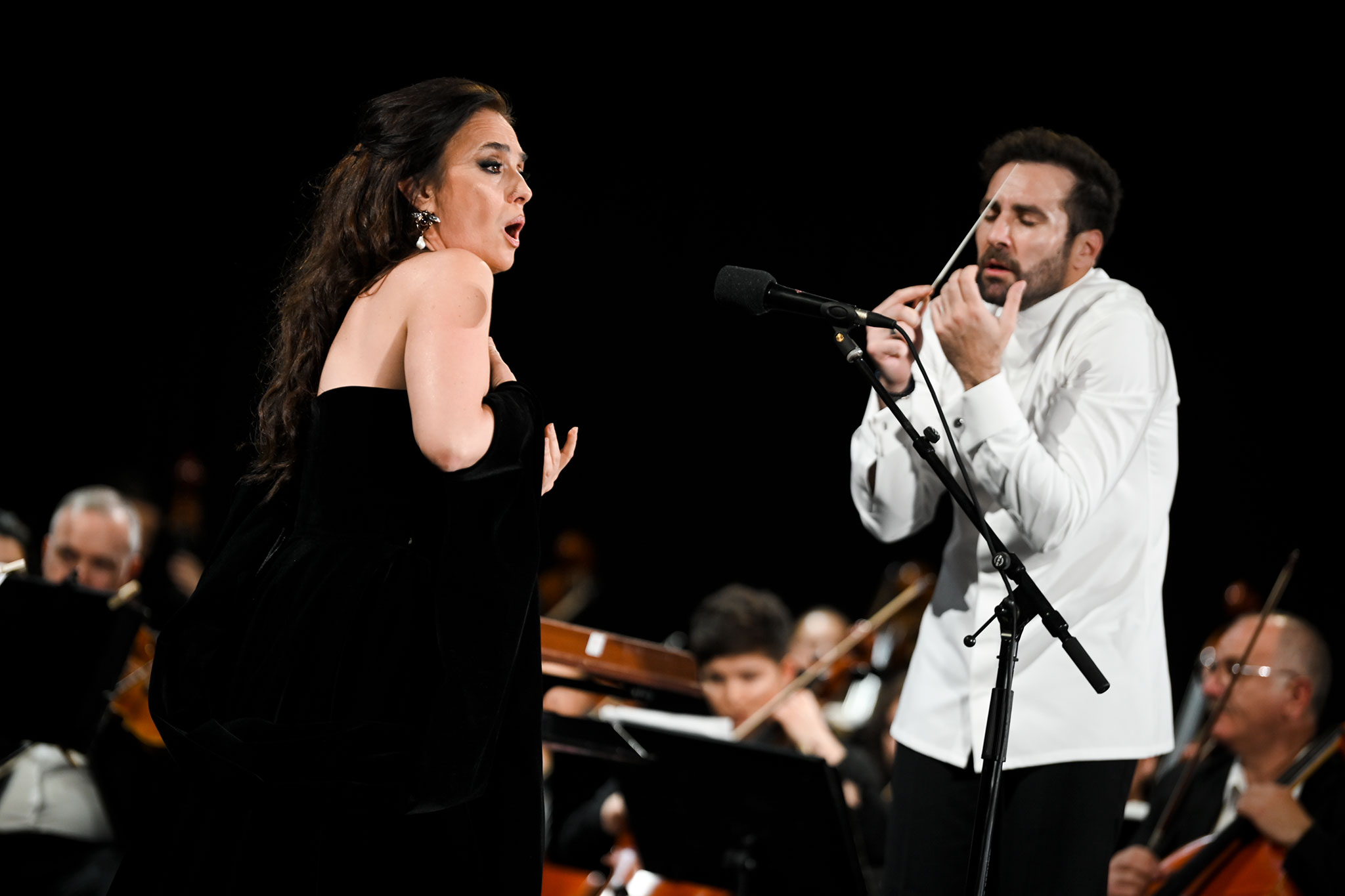 Performanca e Ermonela Jahos në Prishtinë, Kurti: Kjo është fuqia e artit të vërtetë