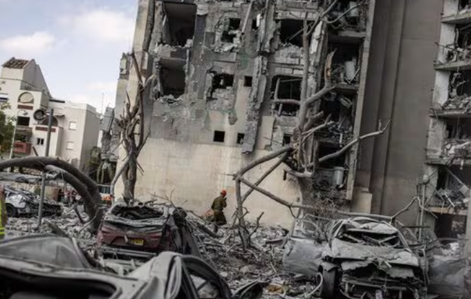 Ushtria e Iranit mohon se ka lëshuar raketa ndaj Izraelit pas fillimit të armëpushimit