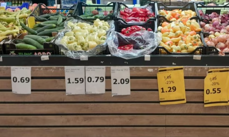 “Blejmë kur ka aksione”: Familjet kosovare nën presionin e inflacionit