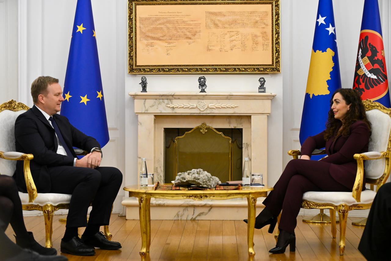 Presidentja Osmani pret në takim përfaqësues nga BE: Suksesi i dialogut varet nga trajtimi i barabartë i palëve