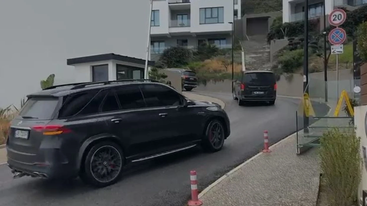 Dhëndri dhe vajza e Trump mbërrijnë në Vlorë, takime lidhur me investimet në ishullin e Sazanit