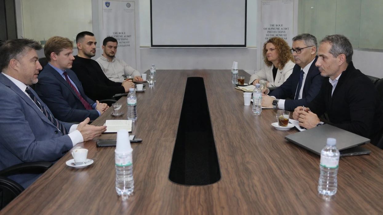 Zyra e Auditimit përfiton mbështetje britanike për teknologjinë e informacionit dhe sigurinë kibernetike