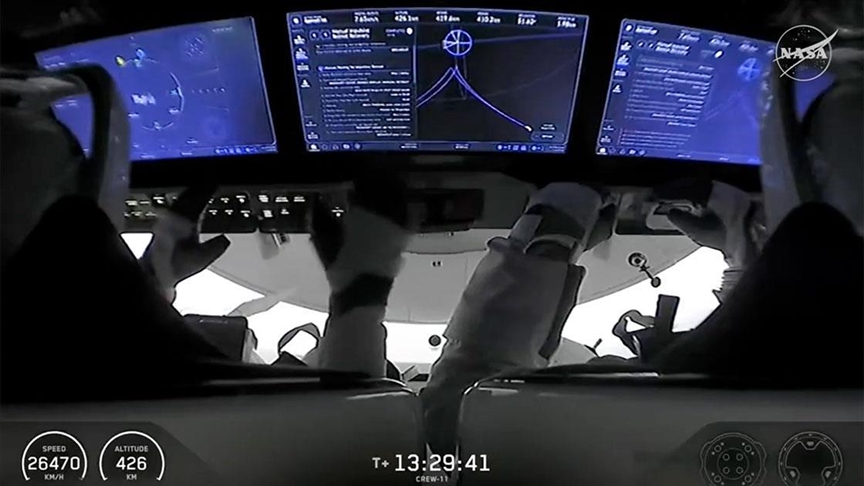 Ekuipazhi Ndërkombëtar-11 kthehet në Tokë pas nisjes së parakohshme nga ISS