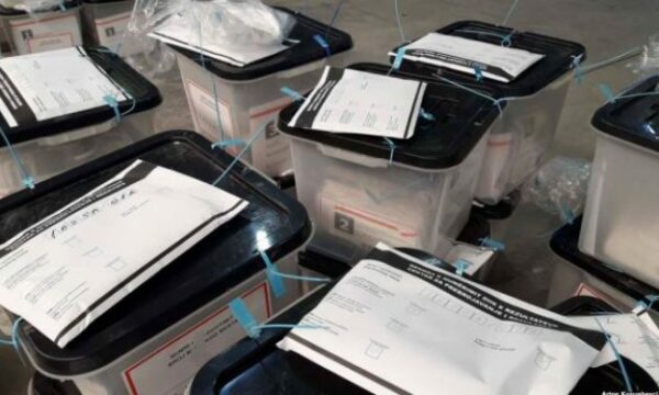 Një komisioner vendosi të bashkëpunojë me Prokurorinë, tregoi për dhënie e marrje ryshfeti për manipulim votash