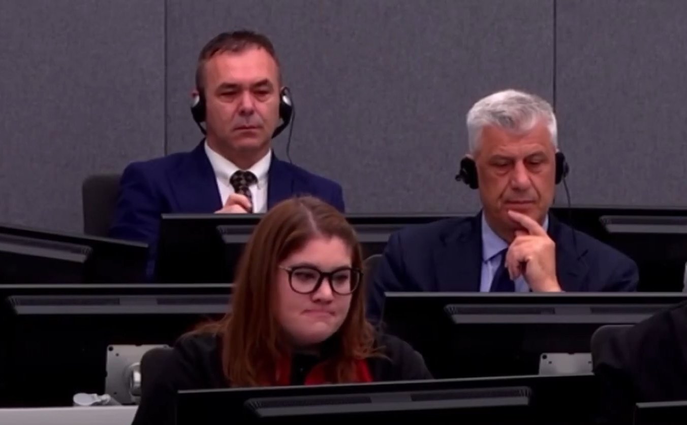 Emocion në Speciale: Katërshja e UÇK-së përshëndet familjarët para nisjes së seancës