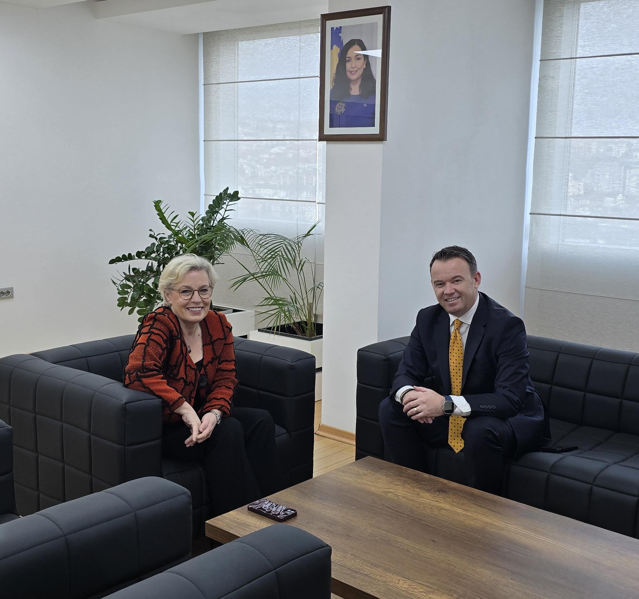 Peci i shkon në zyre Gërvallës, ja çfarë diskutuan dy liderët e partisë