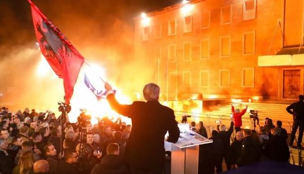 Shqipëri: Sot protesta e opozitës para Kryeministrisë, policia merr masa