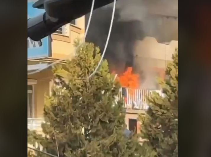 Përfshihet nga flakët një shtëpi në lagjen “Bregu i Diellit”