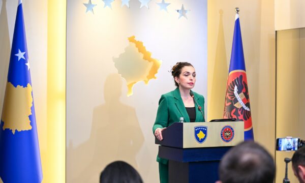 Afati i fundit për Presidentin dhe përplasja me VV’në, Osmani pritet të mbajë sot konferencë për media