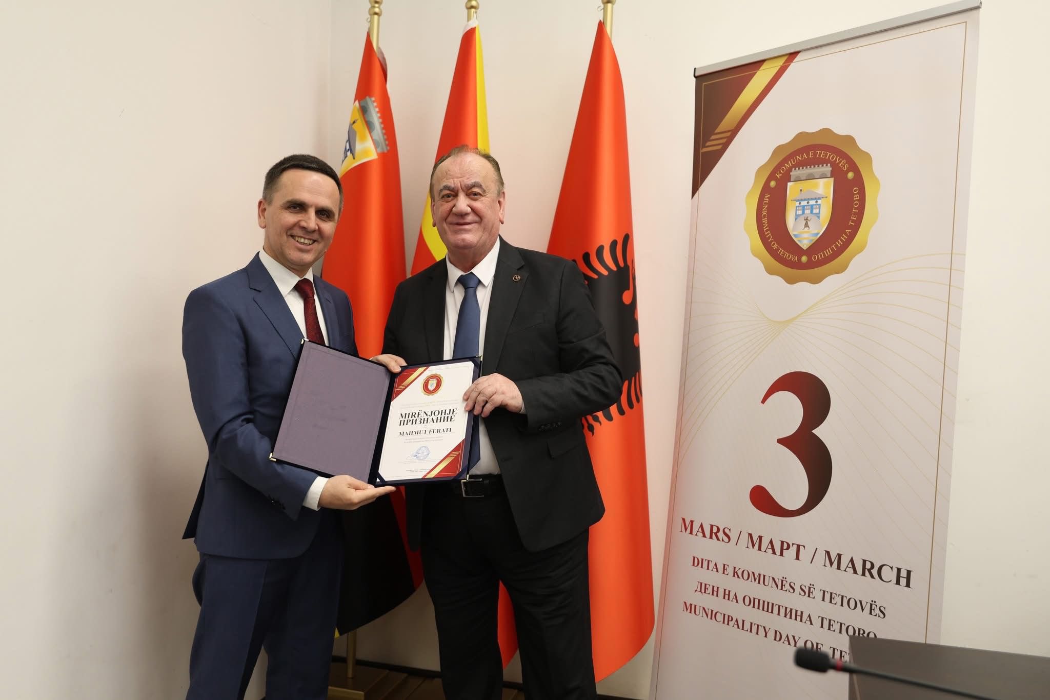 Mahmut Ferati dekorohet me mirënjohje në Tetovë