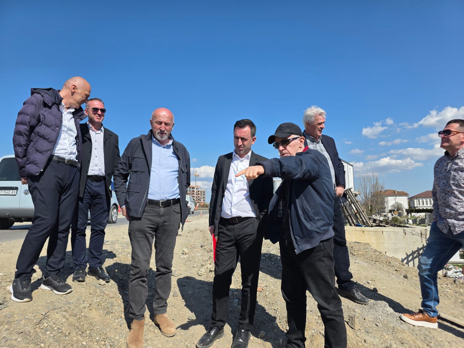 Basha del në teren, përcjell nga afër punimet Prishtinë-Podujevë