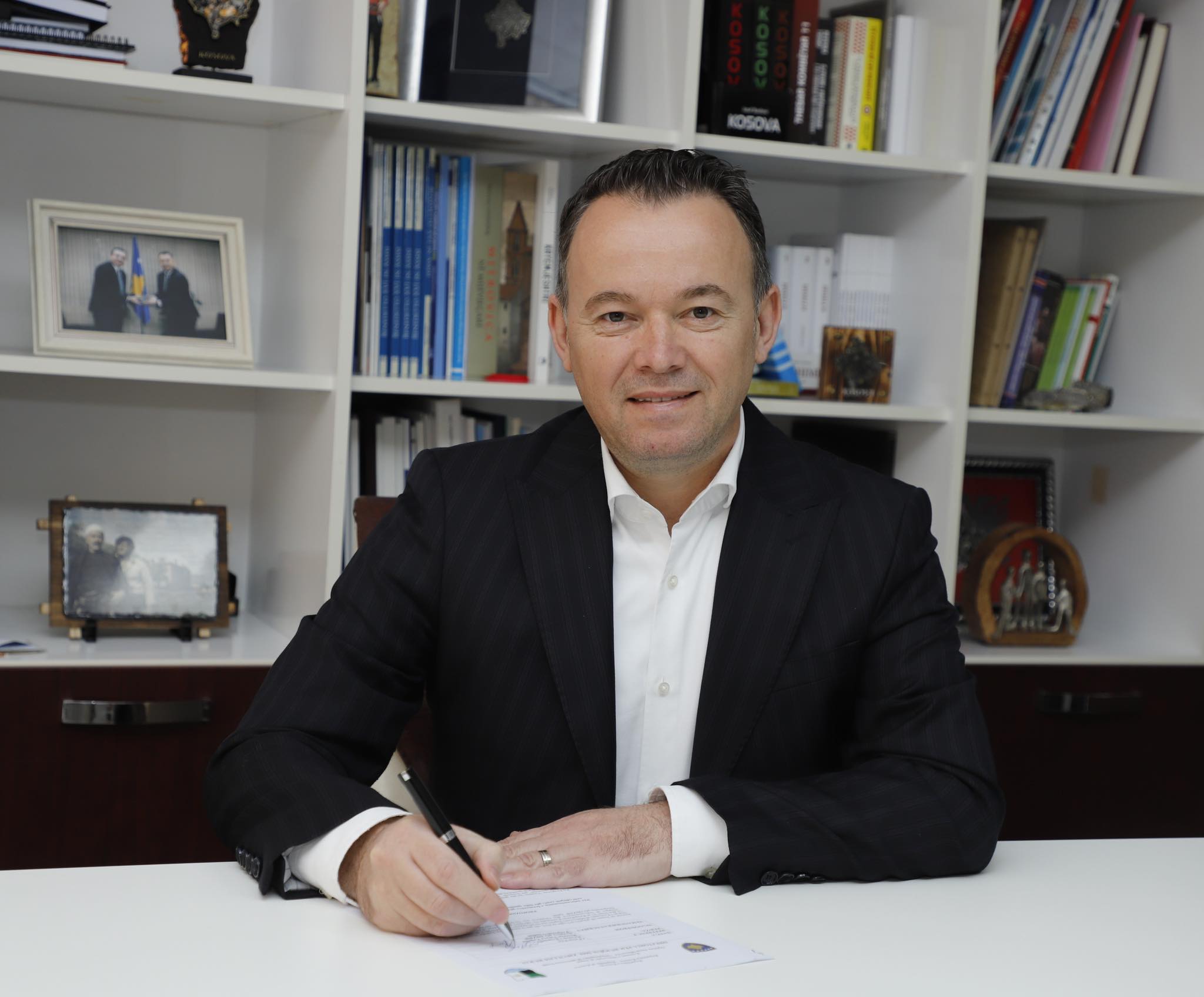 Peci gëzon fermerët në Mitrovicë, në natën e Bajramit