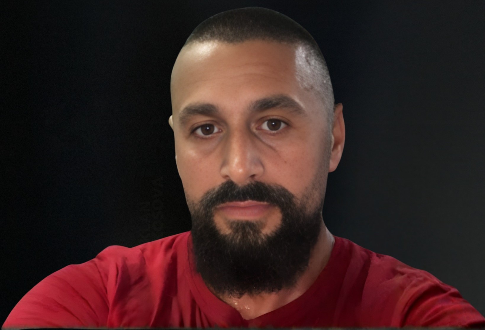 U vetëdorëzua bashkë me një TT që dyshohet se kreu krimin dhe u mbrojt në heshtje – krejt çka dihet për vrasjen e rëndë në Gjakovë