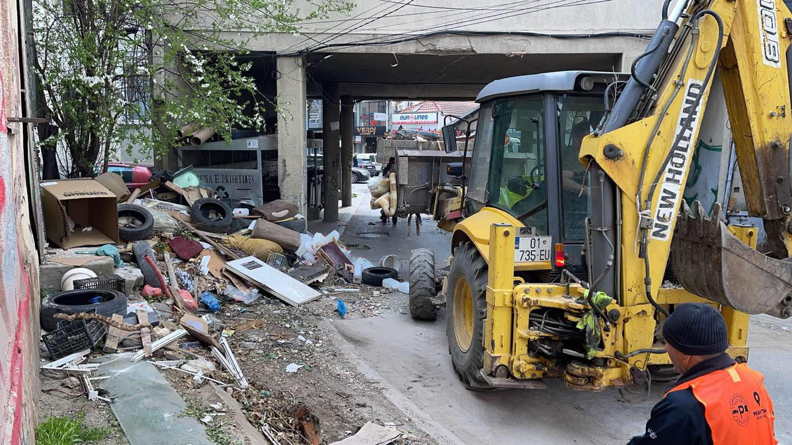 Kryeqyteti pastrohet nga mbeturinat vëllimore, Rama paralajmëron gjoba për hedhësit