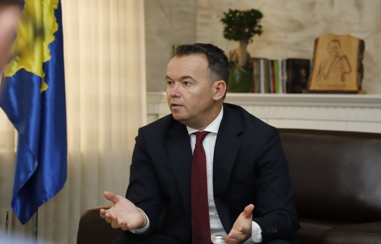 Peci: Ndarjet etnike pengojnë zhvillimin dhe të ardhmen evropiane të Kosovës