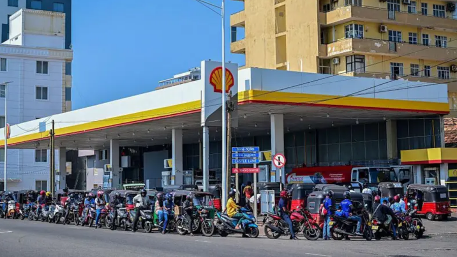 Ky vend shpall të mërkurat ditë feste zyrtare për të kursyer karburante