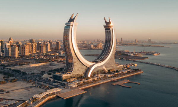 Ambasada e Kosovës në Doha: Katari mbulon shpenzimet e hotelit për turistët të bllokuar