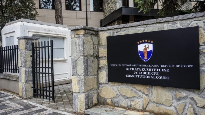 Gjykata Kushtetuese bashkon kërkesat e Kurtit dhe deputetëve të LVV-së për dekretin e presidentes