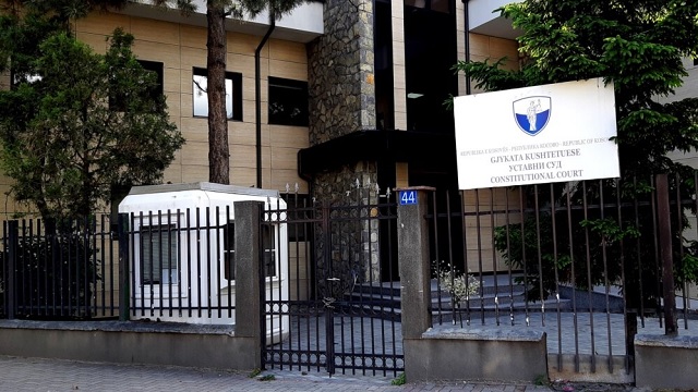 Dekreti për shpërndarjen e kuvendit, partitë politike me qëndrime të ndryshme