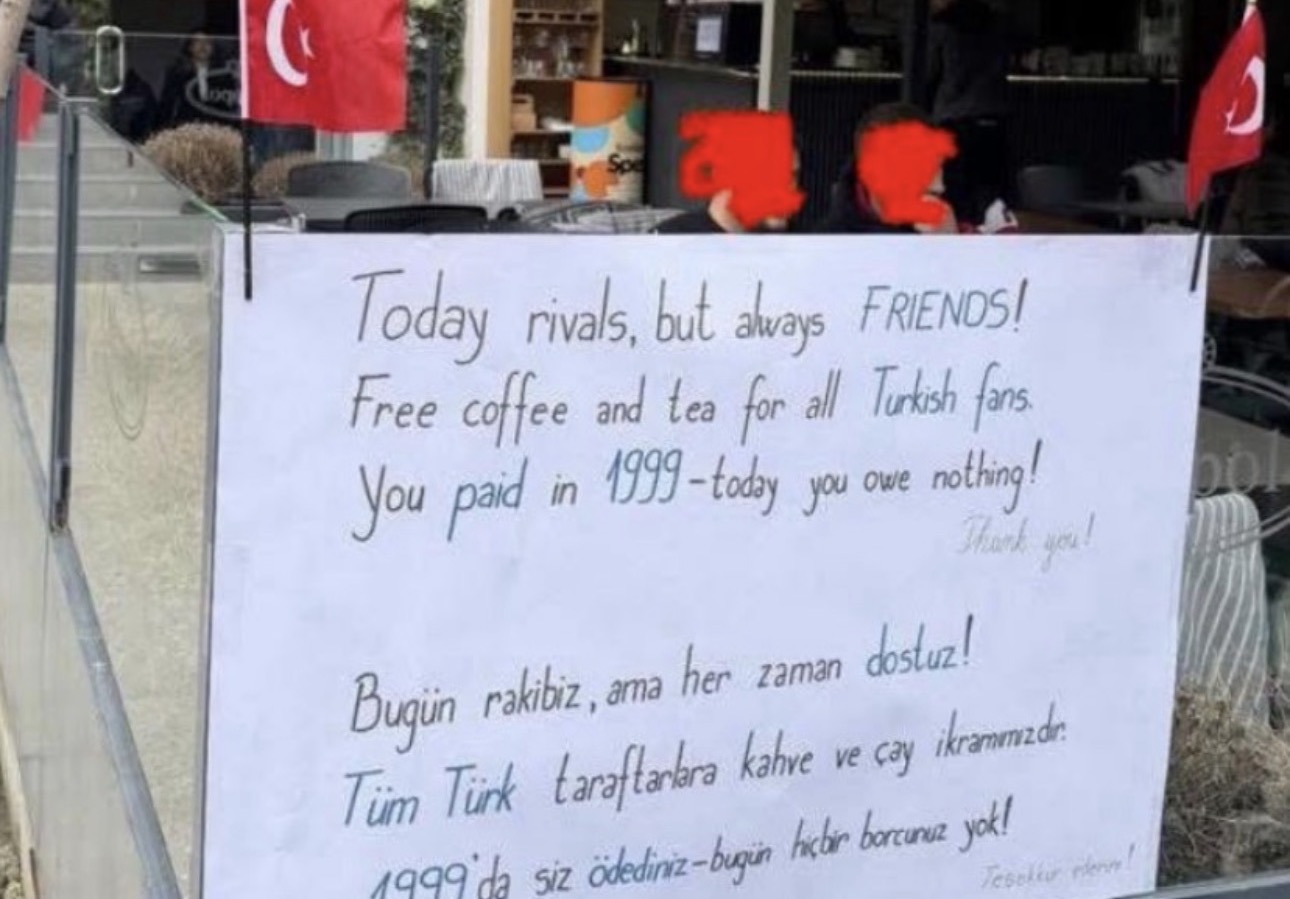 Kafe falas për tifozët turq, restoranti në Prishtinë me gjest simbolik: Borxhin e keni larë në 1999