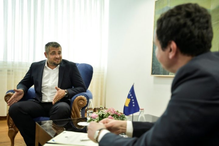 LAJMI I FUNDIT: Andin Hoti kontakton deputetët e PDK-së e LDK-së, një nga një