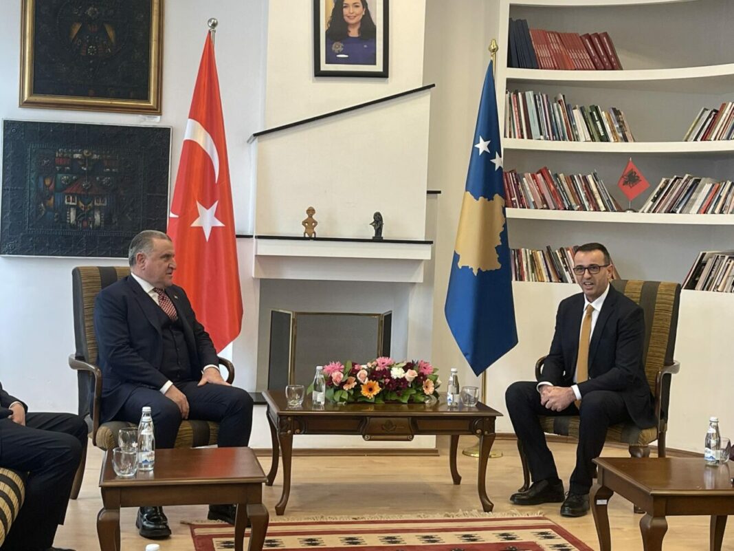 Ndeshja Kosovë-Turqi, Gashani takohet me ministrin turk Osman Aşkın Bak