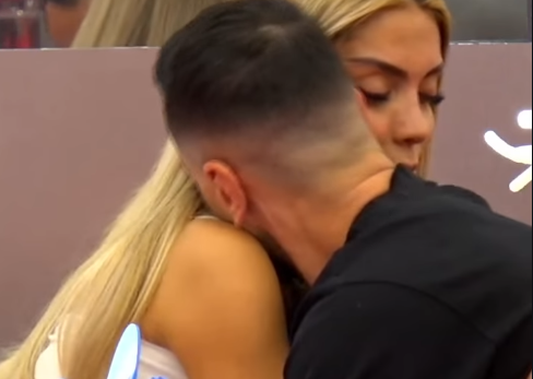 “Ta ha zemrën”/ Brikena dhe Mateo përqafohen me njëri-tjetrin