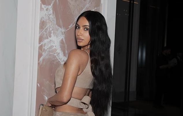 Si e mban trupin perfekt Kim Kardashian? Zbuloni trukun e saj të thjeshtë