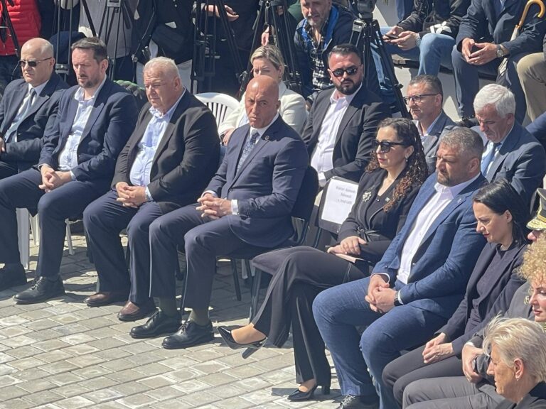 Shteti nderon të rënët e masakrës së Krushës së Madhe