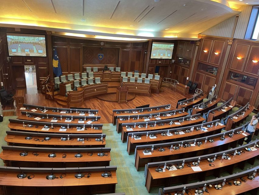 Shpërndarja e Kuvendit në “dorë” të Kushtetueses