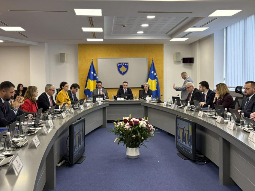 Kurti e propozon projektligjin për çmimet tavan, thotë se po e mbrojnë lirinë e tregut nga abuzimi