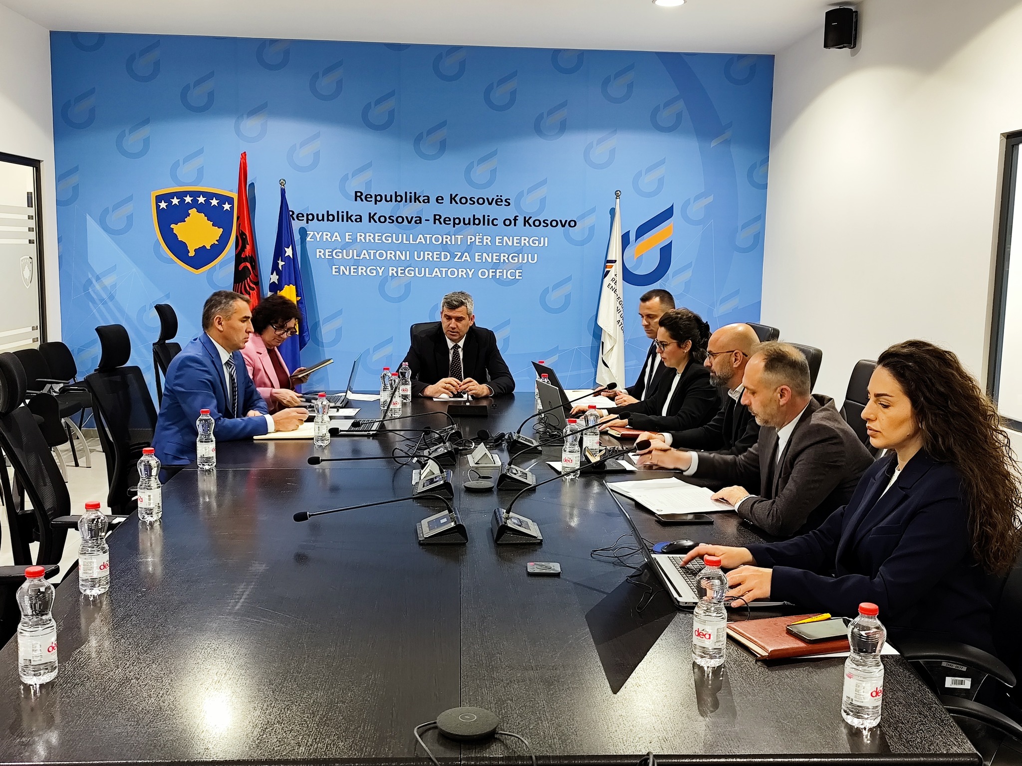 Bordi i ZRRE-së shqyrton ankesat e konsumatorëve, aprovon edhe disa vendime