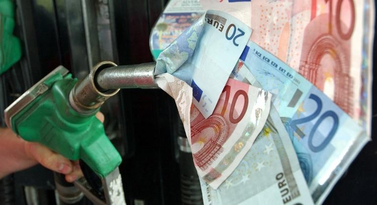 LAJMI I FUNDIT: Vazhdon rënia e çmimit të naftës në Kosovë