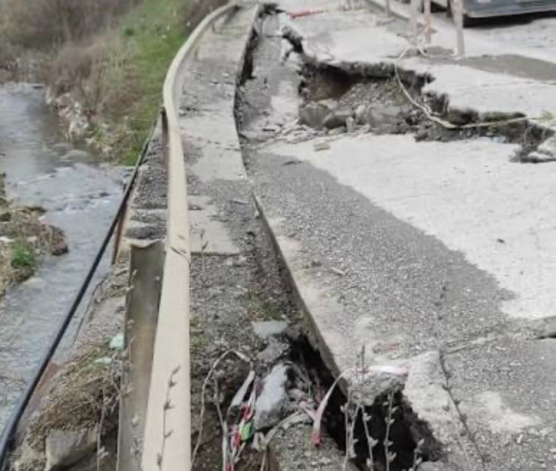 Nënshkruhet kontrata, nis më në fund sanimi i rrugës së Caralevës