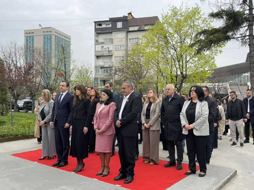Homazhe tek Memoriali “Heroinat” në Ditën e të Mbijetuarve të Dhunës Seksuale në Kosovë