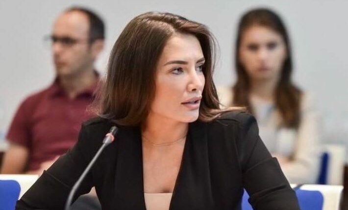 Musliu-Shoshi i reagon Kurtit për mediat: Gjuhë e papranueshme