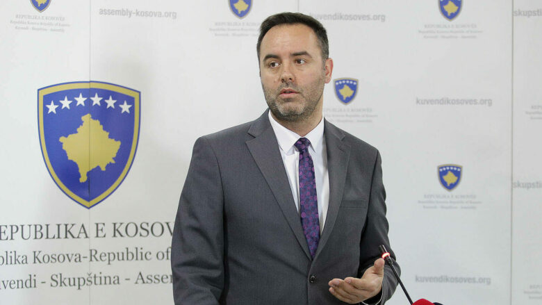 Glauk Konjufca dhe Fatmire Mulhaxha–Kollçaku tërhiqen nga gara për president