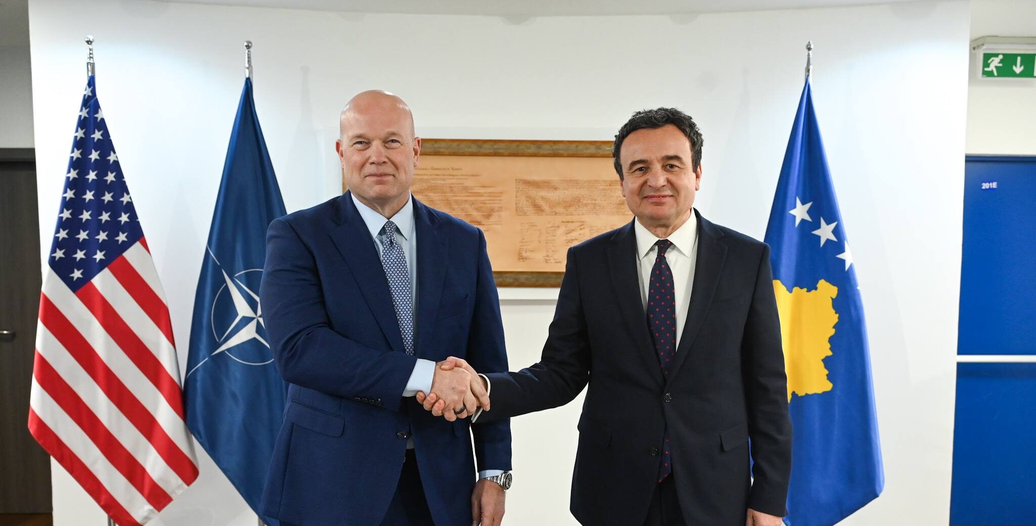 Ambasada e SHBA-së pas vizitës së Whitaker në Kosovë: Po avancojmë interesat e përbashkëta të sigurisë