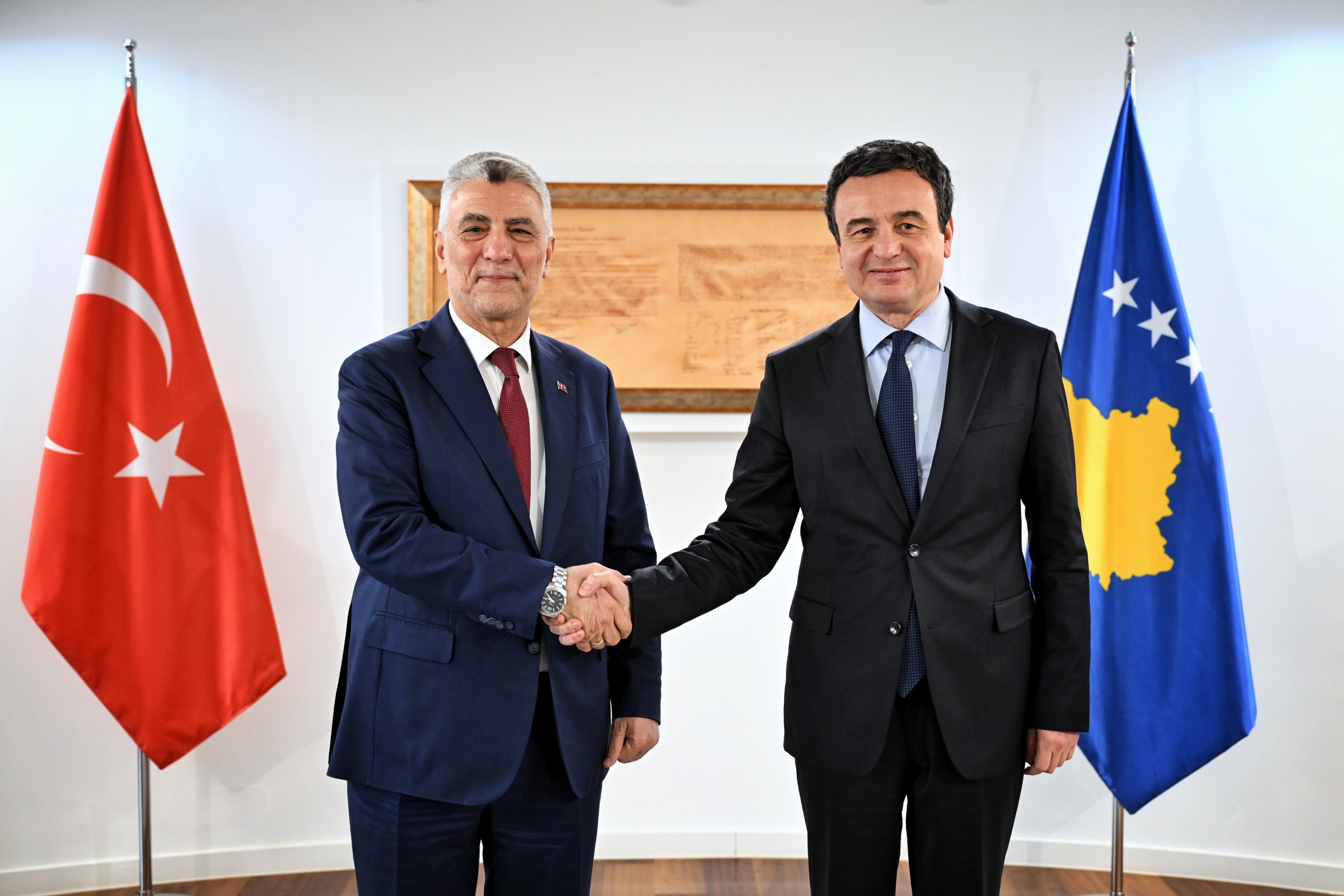 Kryeministri Kurti pret në takim ministrin e Tregtisë së Turqisë, thotë se janë dyfishuar shkëmbimet tregtare mes dy vendeve