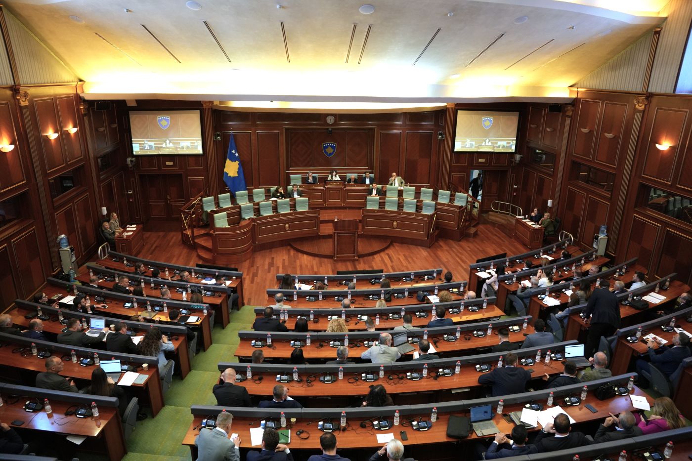 Seancë e jashtëzakonshme, LVV propozon Feride Rushitin dhe Hatixhe Hoxhën për presidente