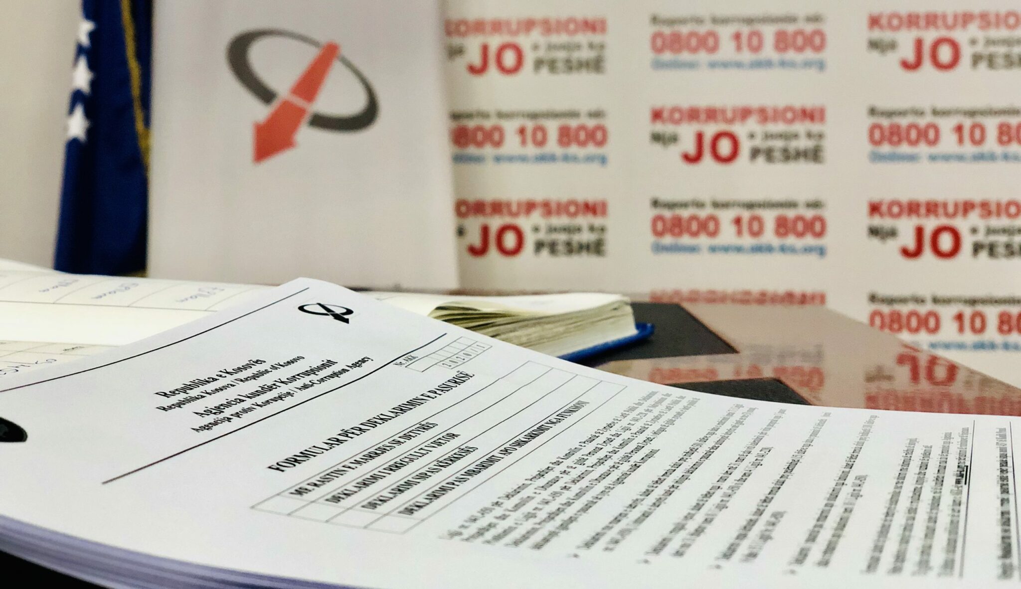 Mbyllet afati, 140 zyrtarë nuk e deklarojnë pasurinë – APK paralajmëron 30% gjobë nga paga