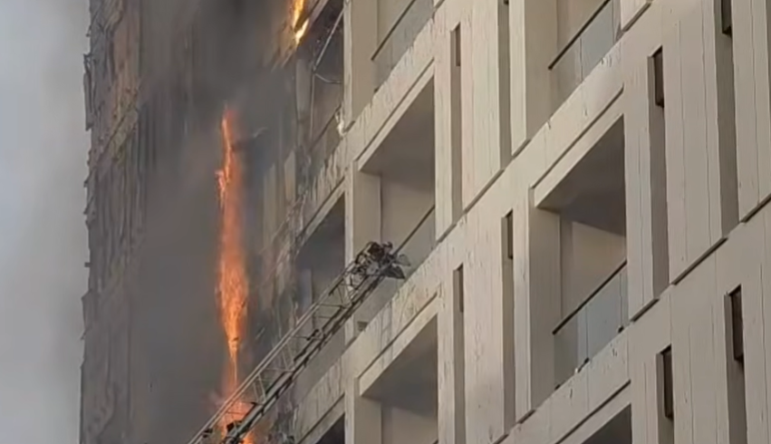 Digjet i gjithë pallati përballë spitalit “Nënë Tereza” në Tiranë, 8 të asfiksuar – zjarrfikësit dhe helikopterët tre orë në luftë me zjarrin