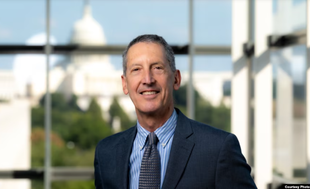 Joseph: Kurti të heqë dorë nga populizmi përçarës dhe të përfitojë nga dobësimi i Vuçiqit