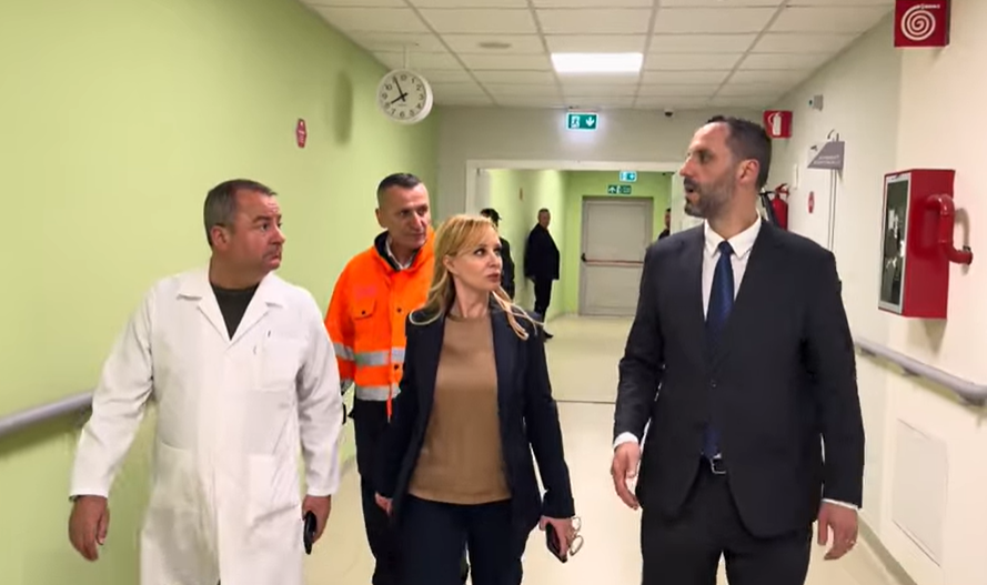 Ministri Lamallari viziton 6 zjarrfikësit dhe 2 qytetarët e asfiksuar nga zjarri: Fatmirësisht janë jashtë rrezikut për jetën