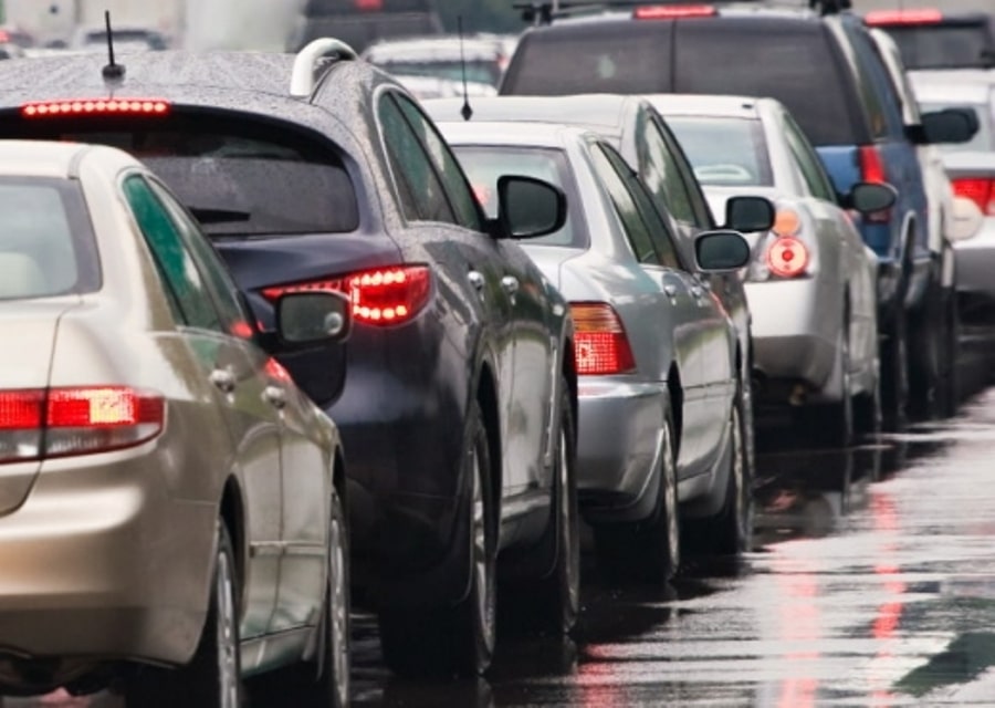 Nis lëshimi i vërtetimeve për xhamat e errësuar në automjete: Ja sa kushton procedura