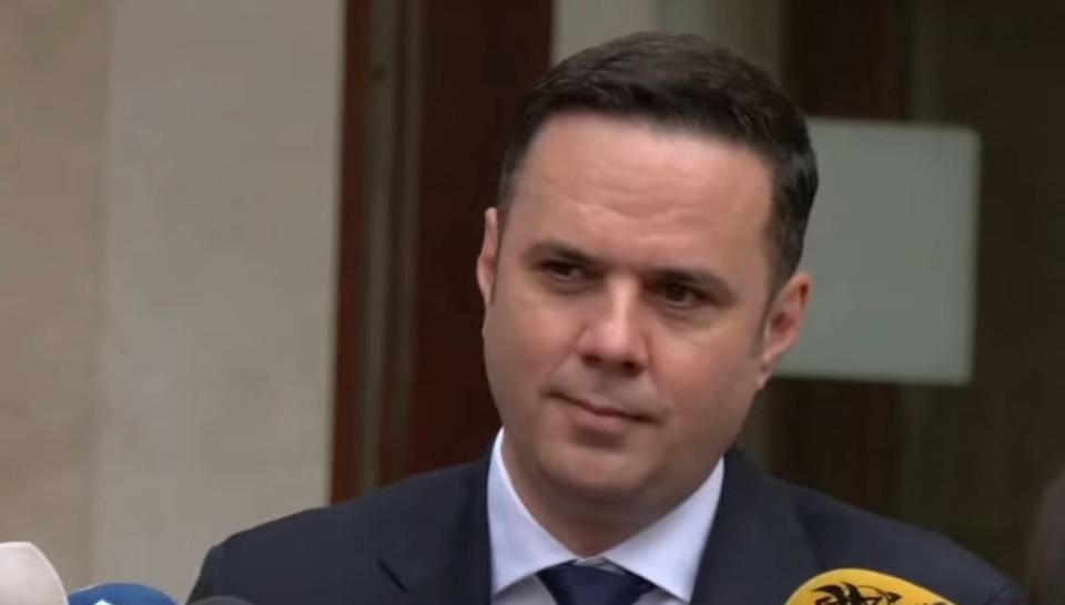 “Kurti inistonte që pozita e presidentit t’i mbetet VV-së”, Abdixhiku zbulon detaje nga takimi