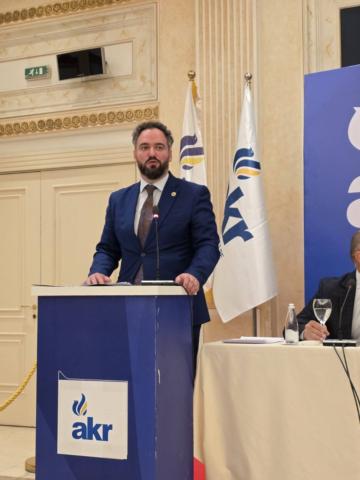 Emir Abrashi zgjidhet kryetar i AKR-së, partia hyn në fazë të re reformimi