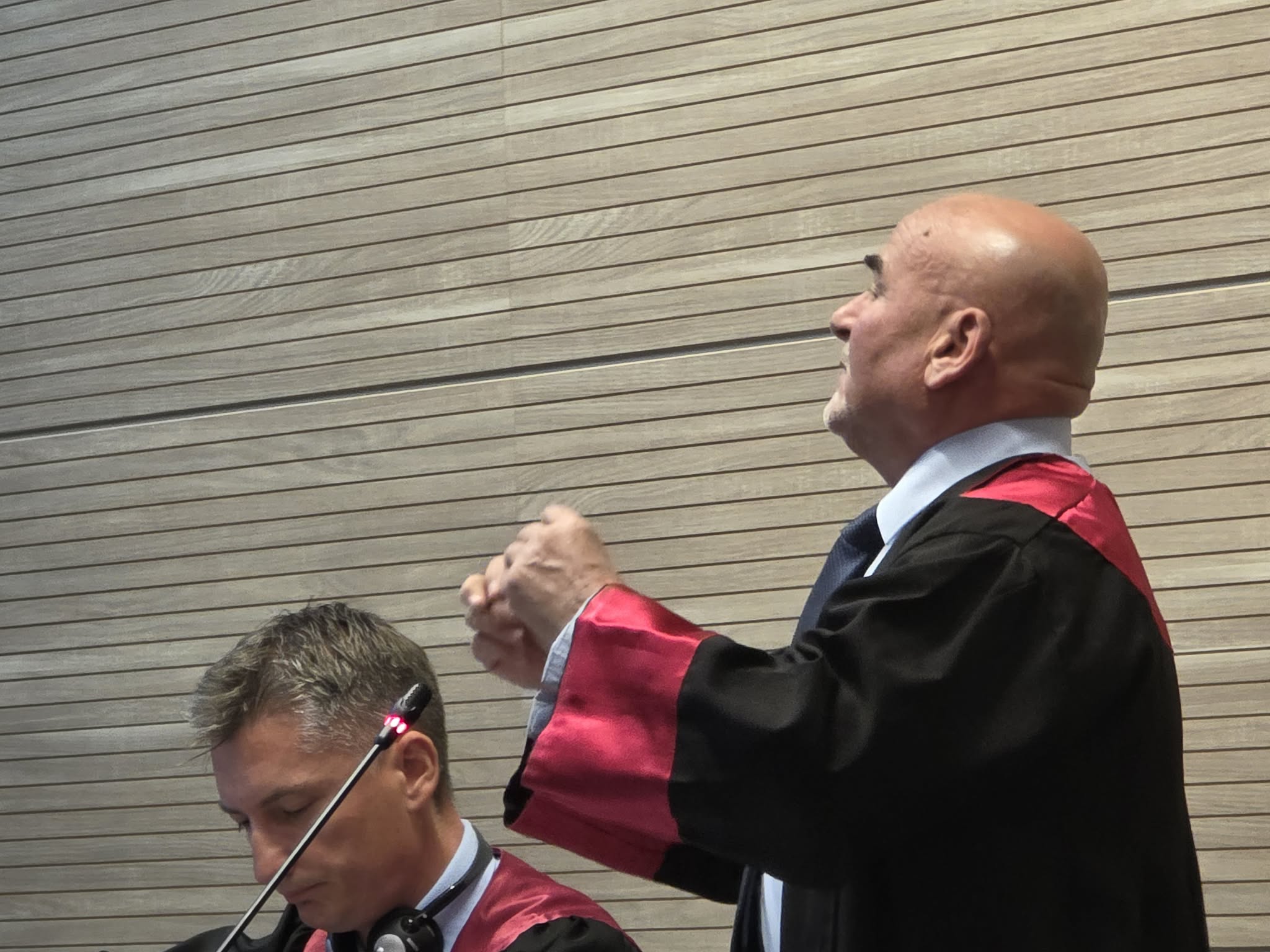 Fjala përfundimtare e Banjskës, avokati serb mundohet t’i shfajësojë terroristët!