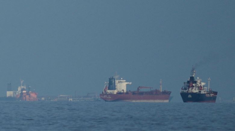 Mbi 20 anije kaluan nëpër Ngushticën e Hormuzit, transportuan naftë, gaz të lëngshëm dhe metale