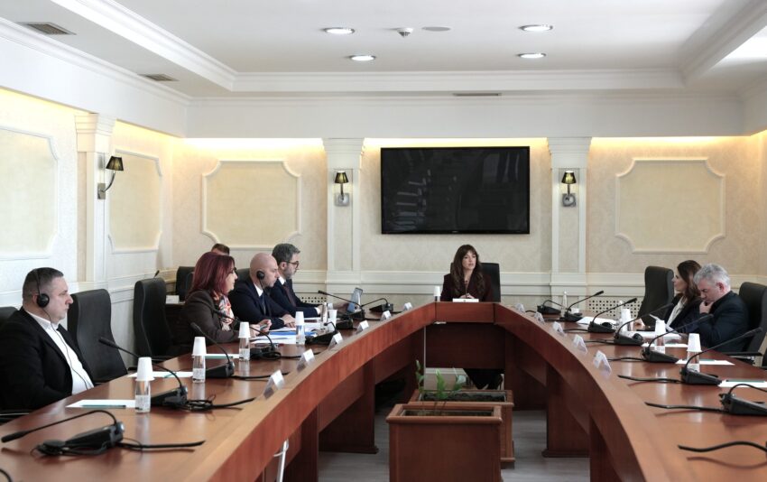 Mbahet mbledhja e kryesisë, përcaktohet rendi i ditës për seancën plenare